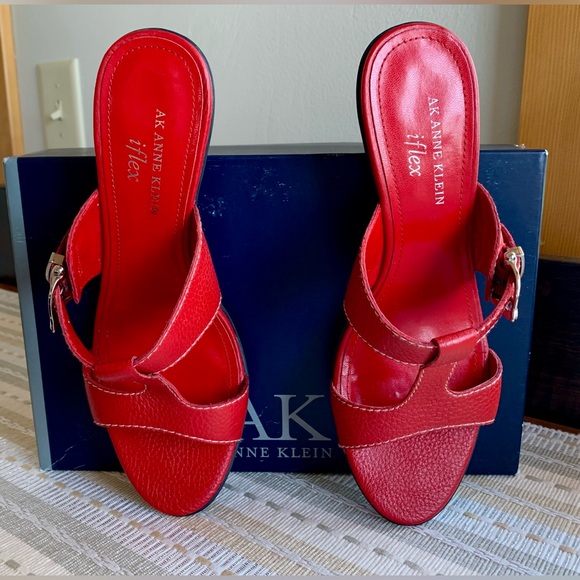 🍒Anne Klein Flex “Azeek” Red Pebbled Leather w/Silver Sandals - Sz 7.5✨✨✨ - Picture 6 of 10